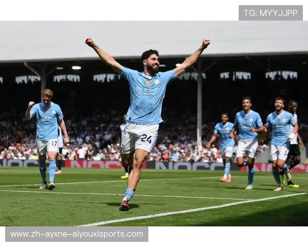 英超名模身穿球衣展示及时尚点评